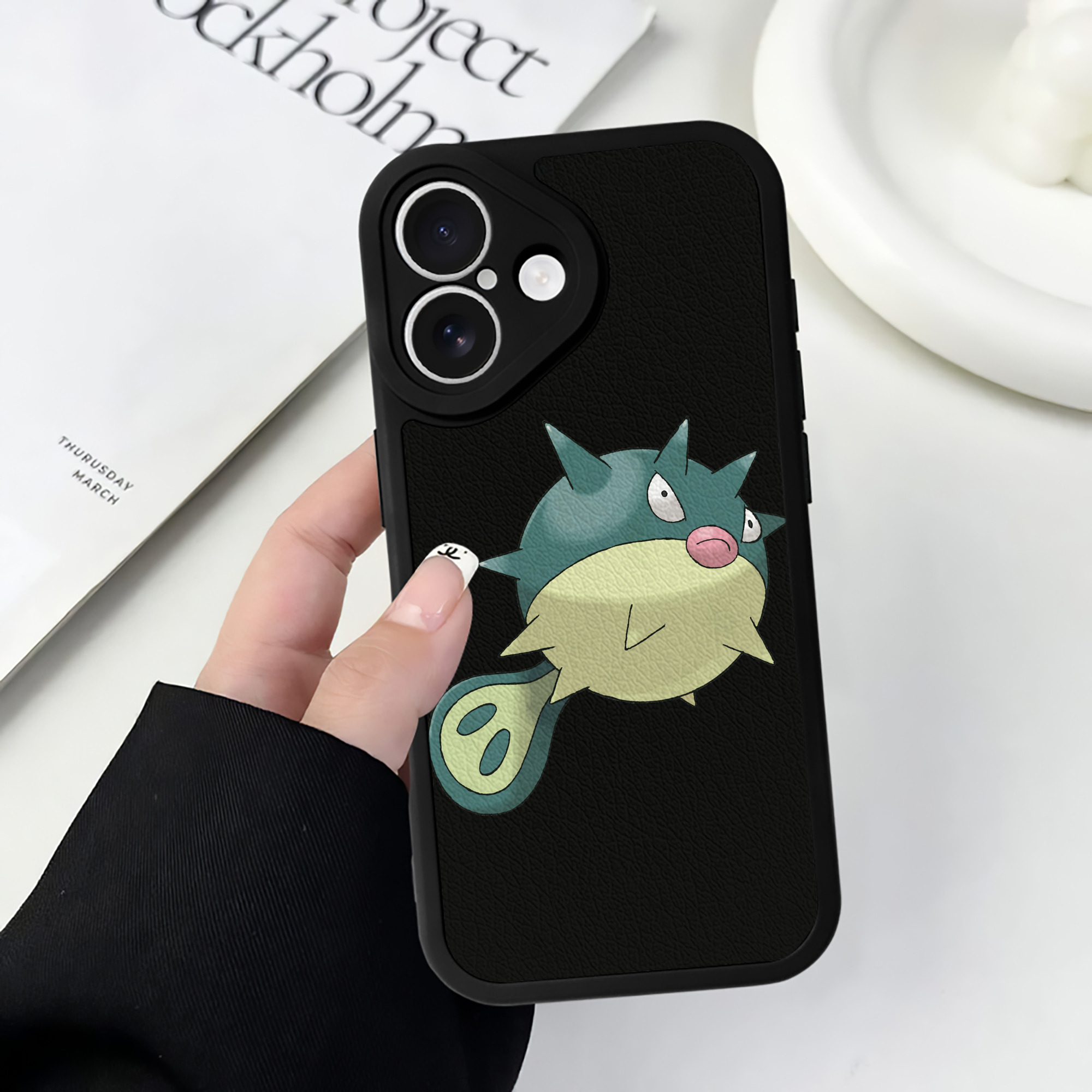 （画像用） ポケットモンスター Pokémon 【iPhone 16シリーズ対応】シリコンスマホケース（レザー調） 材質：シリコン